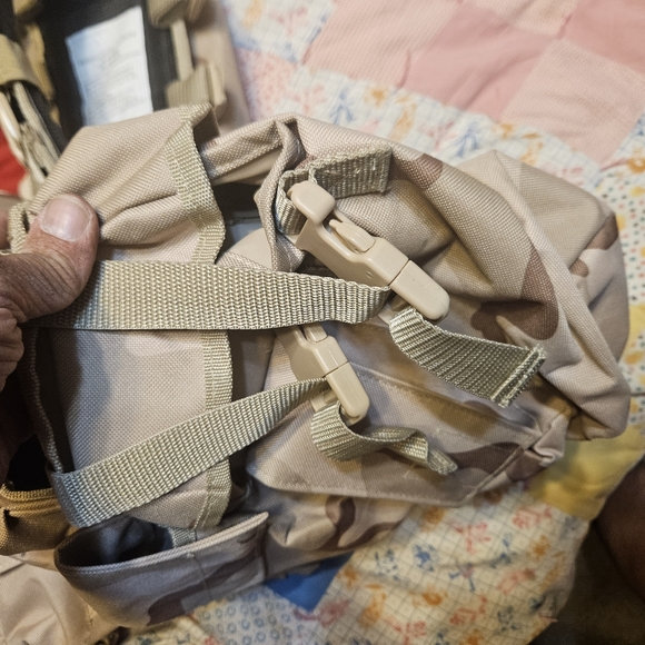 Tactical Sporting Vest Desert Camoflauge pattern Minimal wear - Picture 8 of 11